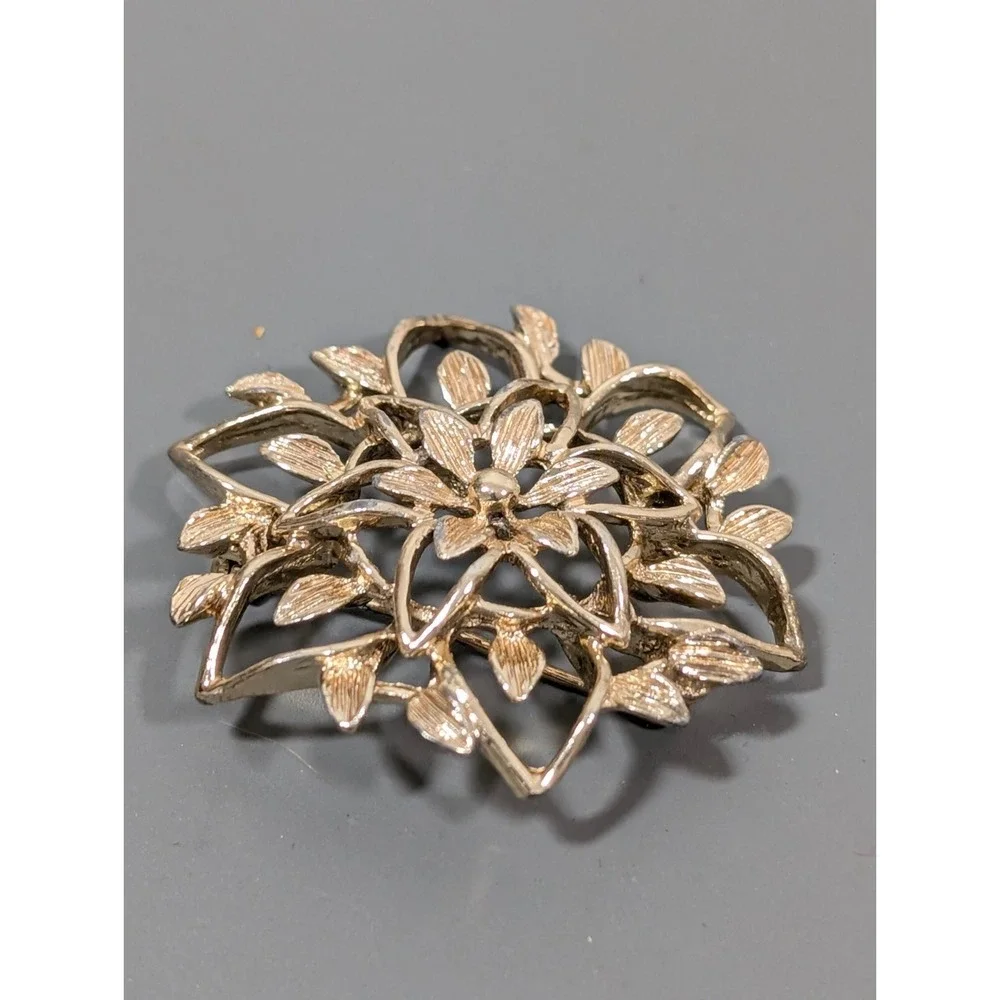 Vintage Sarah Coventry Gold Tone Filigree‎ Flower Brooch Pin Floral Openwork